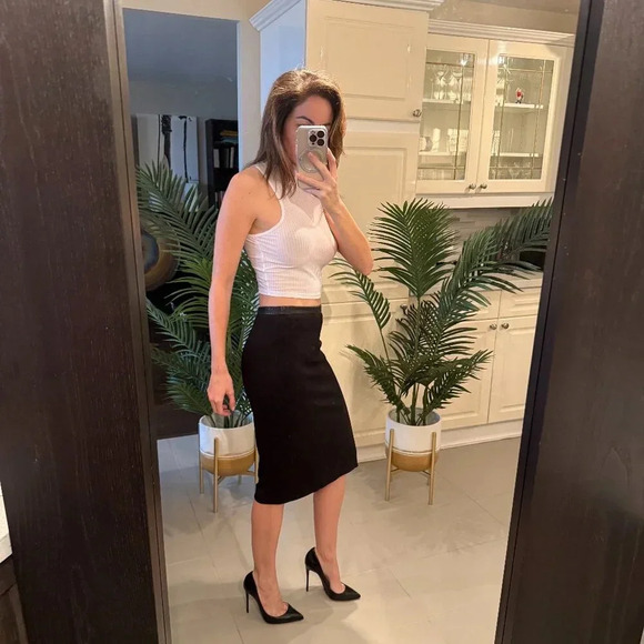 Black Pencil Skirt with Black Leather Waist Band, Judith and Charles, US 2 - Picture 2 of 6